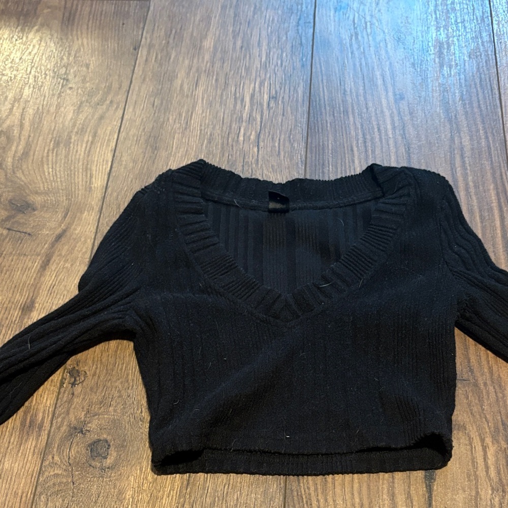 Black V-Neck Cropped Sweater
